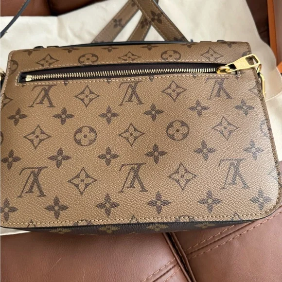 Like New - Louis Vuitton Pochette Métis MM – Reverse Monogram - Picture 4 of 5